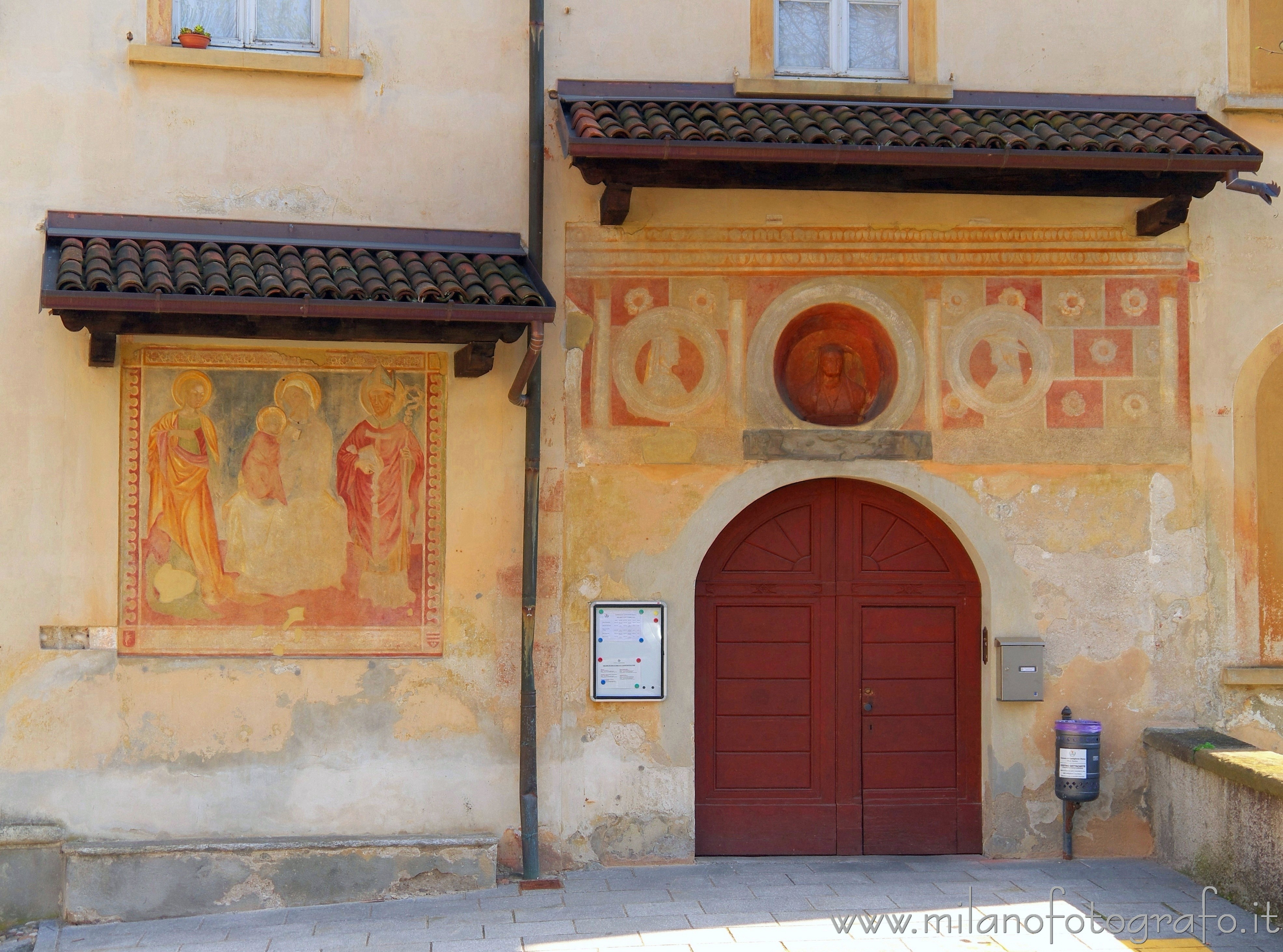 Castiglione Olona (Varese) - Affreschi sulla facciata della Scuola di Musica e di Grammatica "Scolastica"